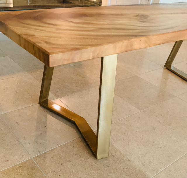 Stabile Tischbeine aus pulverbeschichtetem Stahl – modernes Trapez-Design
